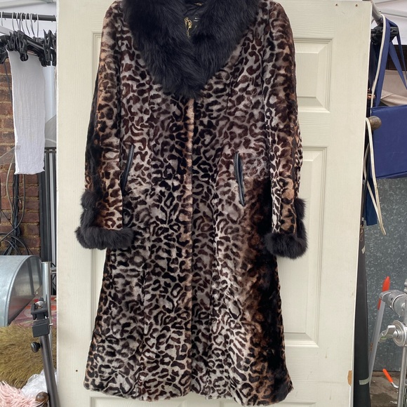 Jackets & Blazers - Vintage Womens Leopard Print REAL Fur Coat Warm